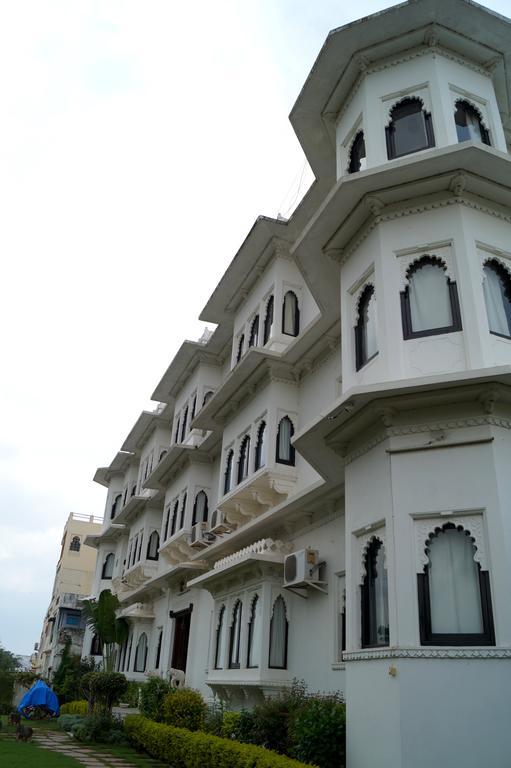 โรงแรมคาโรหิ เฮฟลี อุเดเปอร์ ภายนอก รูปภาพ